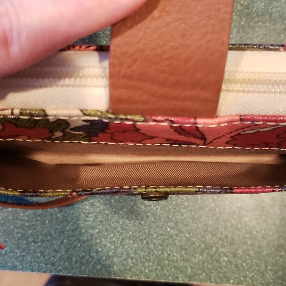 Sakroots EUC 4.5x8 crossbody floral - Picture 3 of 5